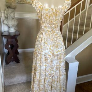 Trixxi Yellow and White Floral Maxi Dress feminine ruffles flutter sleeves sz M